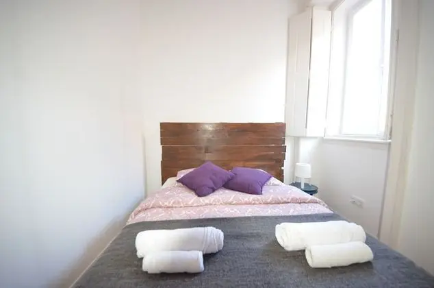 Tek Büyük Yataklı Oda, Ortak Banyo (White & Woody)
