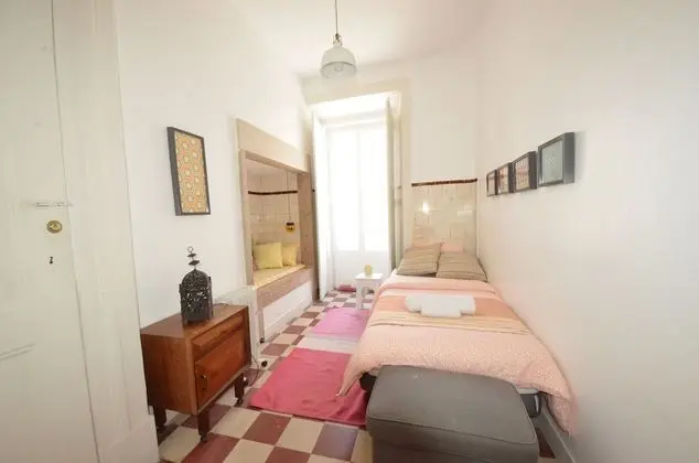 Tek Kişilik Oda, Ortak Banyo (Bright)