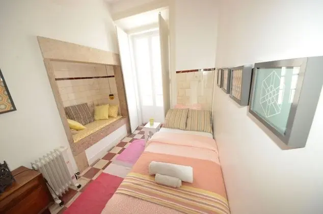 Tek Kişilik Oda, Ortak Banyo (Bright)