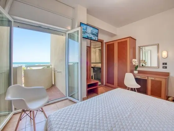 Tek Büyük Yataklı Oda, Balkon, Deniz Manzaralı