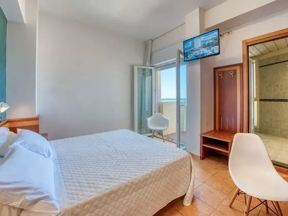 Tek Büyük Yataklı Oda, Balkon, Deniz Manzaralı
