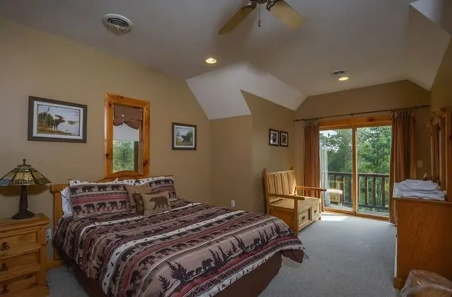 Ev, Birden Çok Yatak, Sıcak Su Havuzu