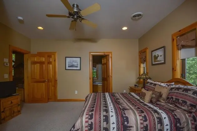 Ev, Birden Çok Yatak, Sıcak Su Havuzu