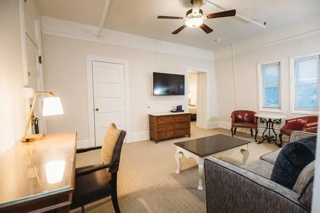 Premier Oda, 1 En Büyük (King) Boy Yatak ve Çekyat