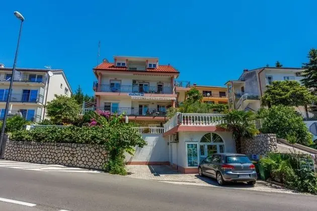 Apart Daire (Colorful - modern Apartments - A2 lju)