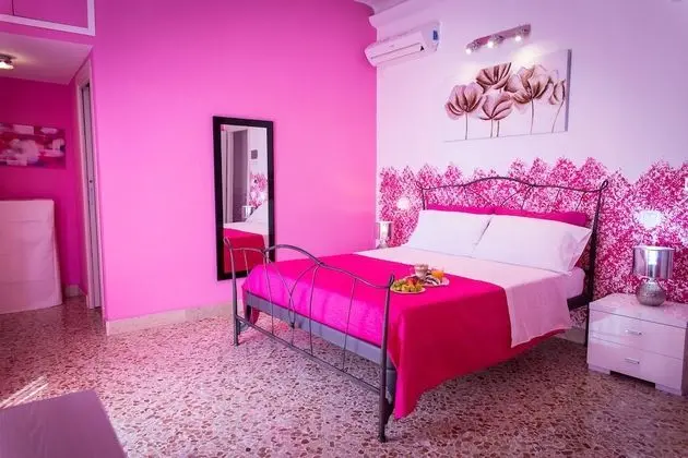 Üç Kişilik Oda (Fucsia)