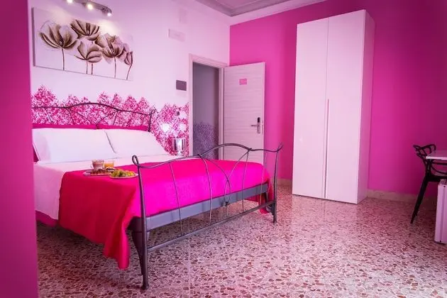 Üç Kişilik Oda (Fucsia)