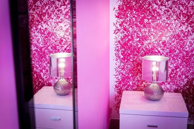 Üç Kişilik Oda (Fucsia)