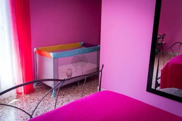 Üç Kişilik Oda (Fucsia)