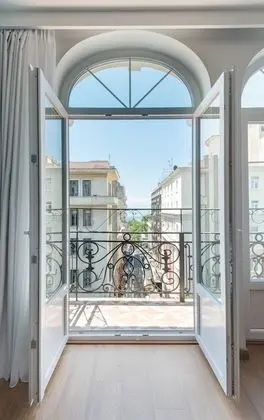 Tek Büyük Yataklı Oda, Kısmi Deniz Manzaralı (Large)