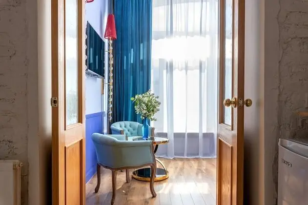 Design Apart Daire, 2 Büyük (Queen) Boy Yatak, Küçük Mutfak (Flower Living Room)