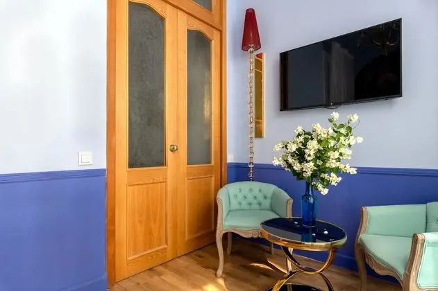 Design Apart Daire, 2 Büyük (Queen) Boy Yatak, Küçük Mutfak (Flower Living Room)
