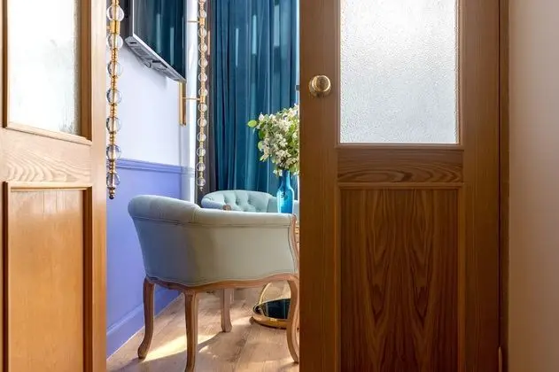 Design Apart Daire, 2 Büyük (Queen) Boy Yatak, Küçük Mutfak (Flower Living Room)