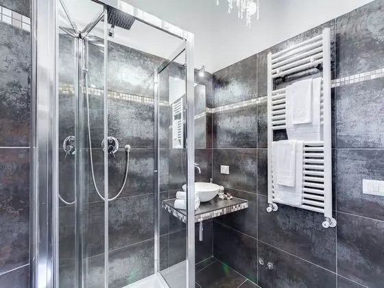 Classic Tek Büyük Yataklı Oda, Balkon, Avlu Manzaralı