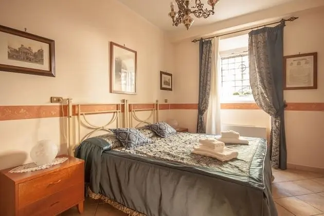 Üç Kişilik Oda, Zemin Kat