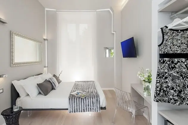 Deluxe Tek Büyük Yataklı Oda (with Colosseo View)