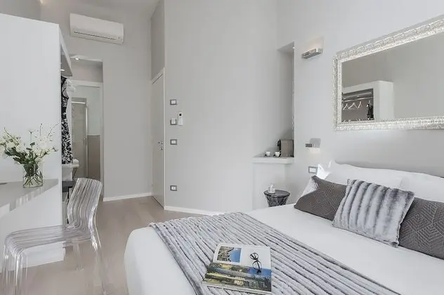 Deluxe Tek Büyük Yataklı Oda (with Colosseo View)