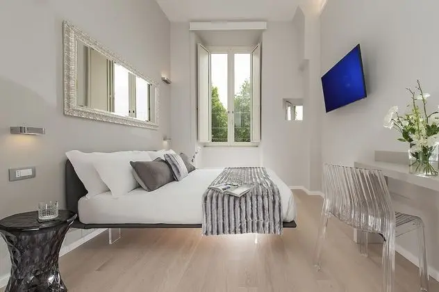 Deluxe Tek Büyük Yataklı Oda (with Colosseo View)