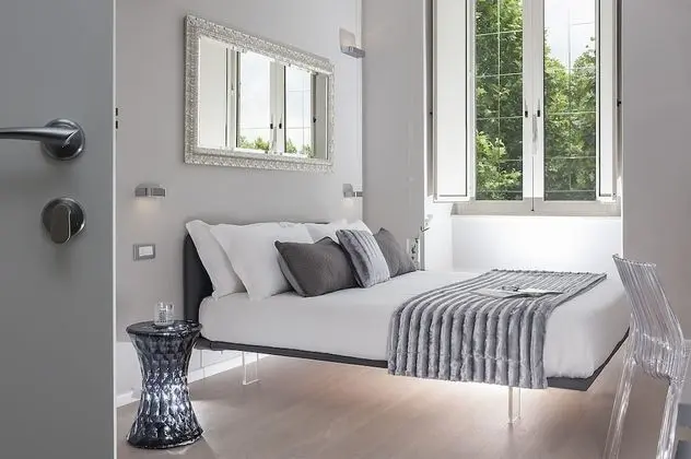 Deluxe Tek Büyük Yataklı Oda (with Colosseo View)