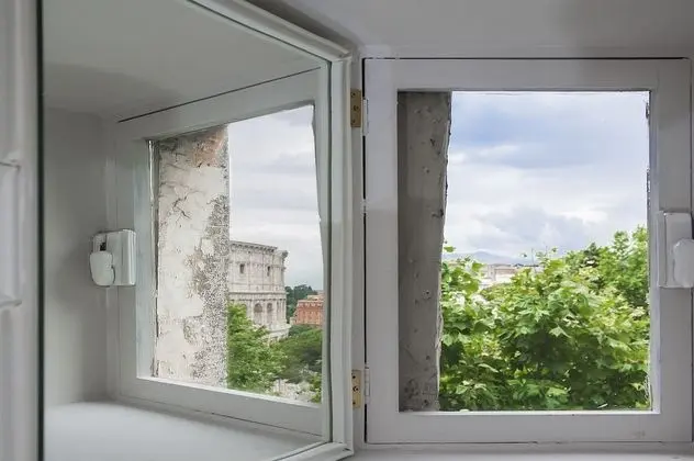 Deluxe Tek Büyük Yataklı Oda (with Colosseo View)