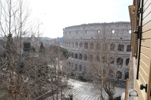 Deluxe Üç Kişilik Oda (with Colosseo View)