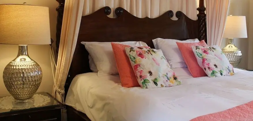 Deluxe Tek Büyük Yataklı Oda (Four Poster)