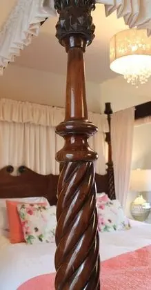 Deluxe Tek Büyük Yataklı Oda (Four Poster)