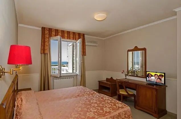 Classic Tek Büyük Yataklı Oda