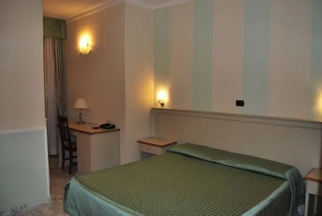 Classic Tek Büyük Yataklı Oda