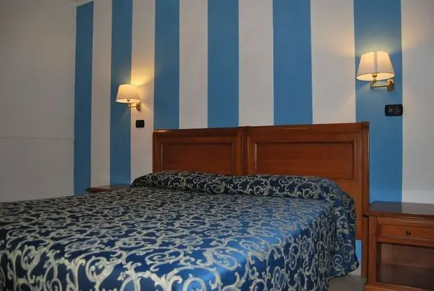 Classic Tek Büyük Yataklı Oda