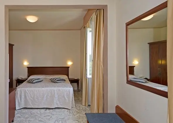 Classic Tek Büyük Yataklı Oda