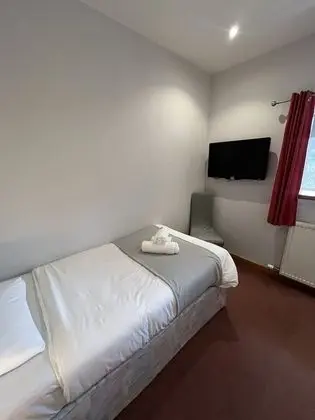 Tek Kişilik Oda, Ortak Banyo