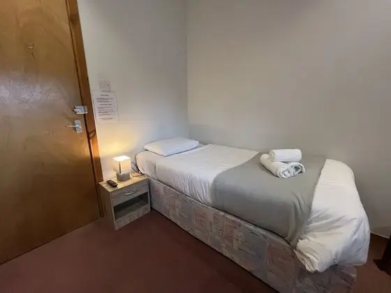 Tek Kişilik Oda, Ortak Banyo