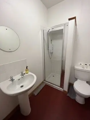 Tek Kişilik Oda, Ortak Banyo