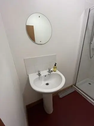 Tek Kişilik Oda, Ortak Banyo