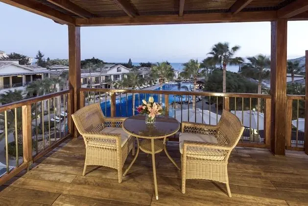 https://i.travelapi.com/lodging/2000000/1340000/1333900/1333876/09360b6d_z.jpg