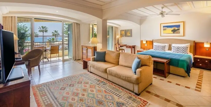 https://i.travelapi.com/lodging/2000000/1340000/1333900/1333876/36c9af8e_z.jpg