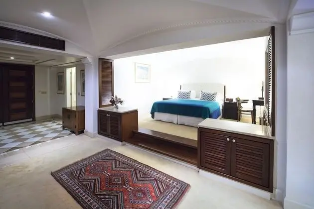 https://i.travelapi.com/lodging/2000000/1340000/1333900/1333876/857d59db_z.jpg