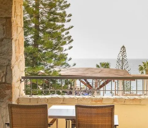 https://i.travelapi.com/lodging/2000000/1340000/1333900/1333876/d05bd06b_z.jpg