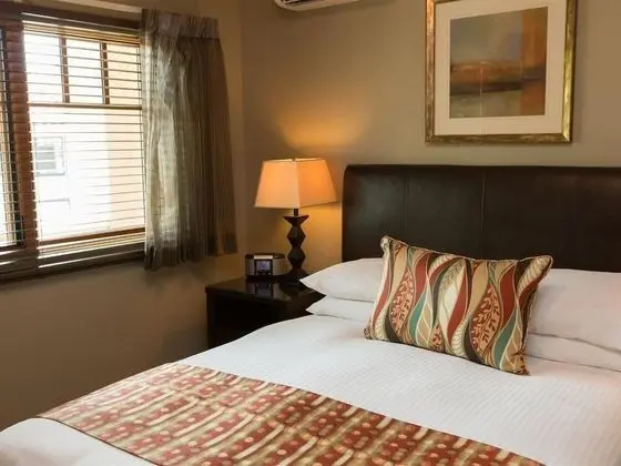 Standard Oda, 1 Büyük (Queen) Boy Yatak (Courtyard Room)