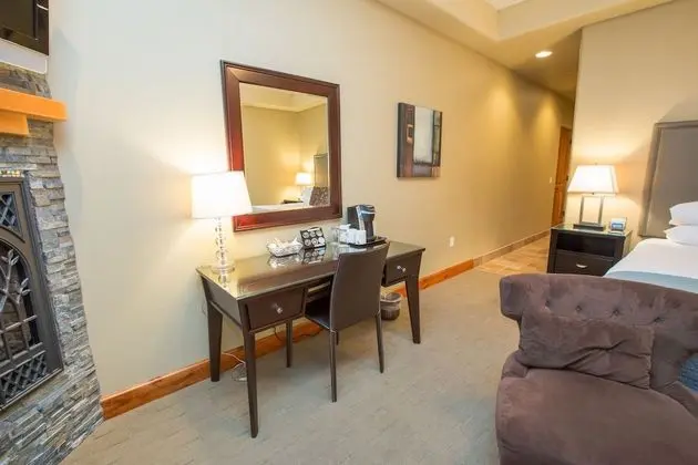 Standard Oda, 1 En Büyük (King) Boy Yatak, Nehir Manzaralı (River Room)