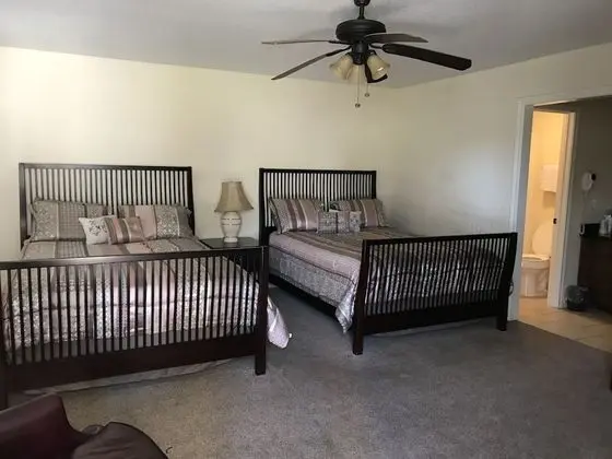 1 Bedroom / 1 Bathroom with 2 Queen Beds