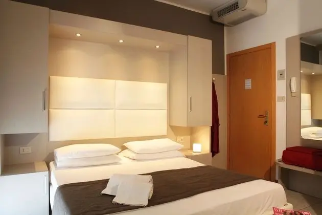 Tek Büyük veya İki Ayrı Yataklı Oda, Sigara İçilmez, Kısmi Deniz Manzaralı