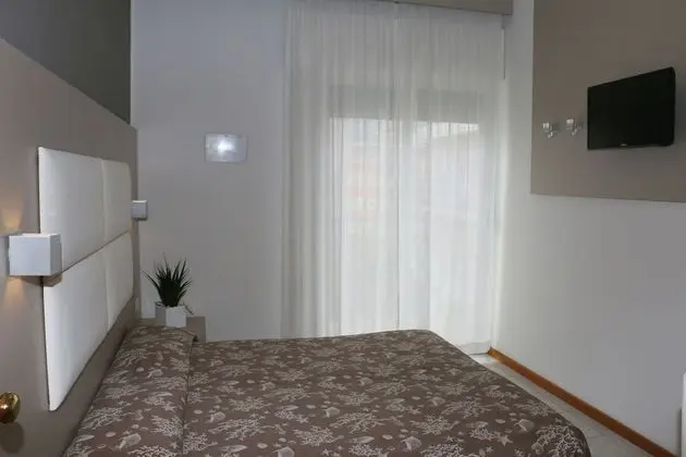 Tek Büyük veya İki Ayrı Yataklı Oda, Sigara İçilmez, Kısmi Deniz Manzaralı