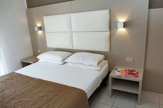 Tek Büyük veya İki Ayrı Yataklı Oda, Sigara İçilmez, Kısmi Deniz Manzaralı