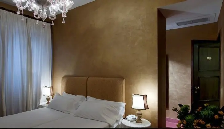 Büyük Yataklı Tek Kişilik Oda