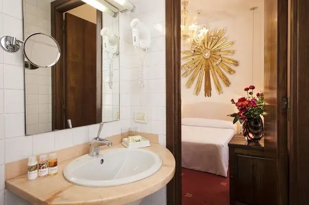 Standard Tek Büyük veya İki Ayrı Yataklı Oda