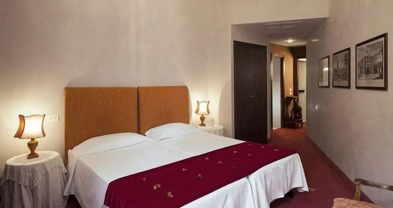 Superior Tek Büyük veya İki Ayrı Yataklı Oda