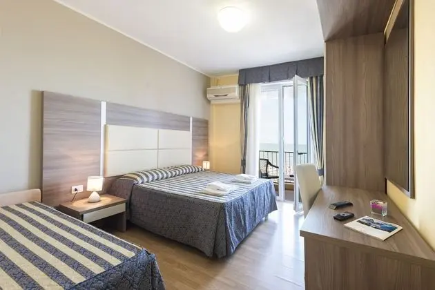 Üç Kişilik Oda, Balkon, Deniz Manzaralı