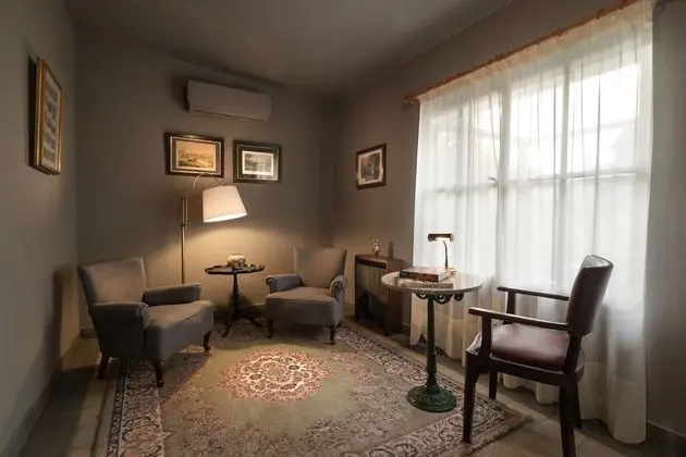 Luxury Oda